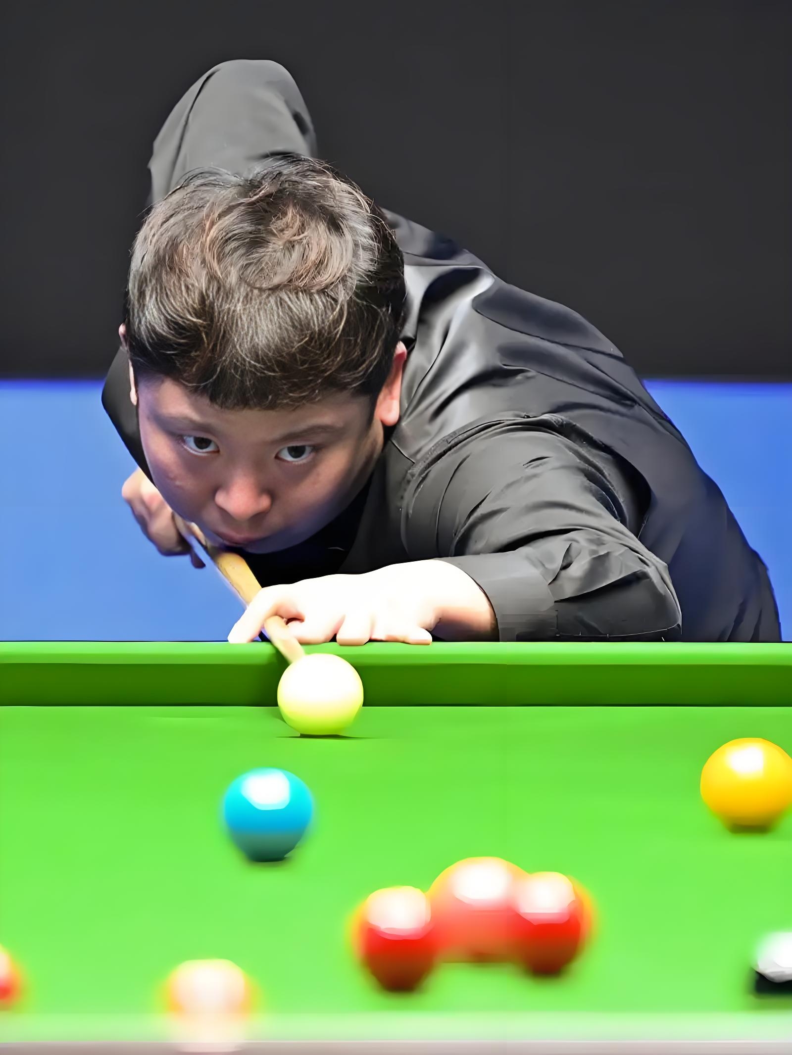 的女裁判判 的女裁判判